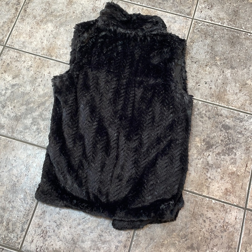 Wildflower Faux Fur Vest - Picture 9 of 10